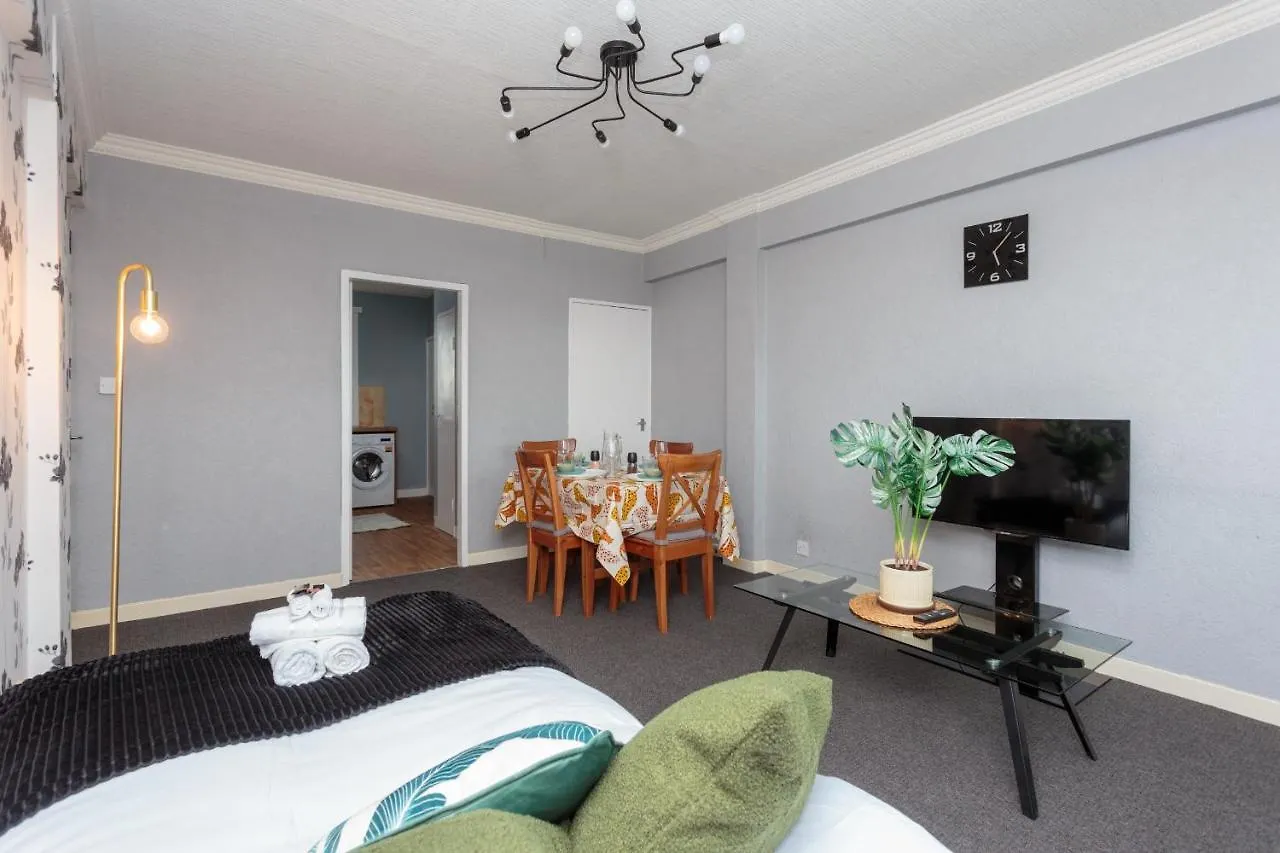 Spacious 3Db -15 Minutes From City Centre Edinburgh Apartment