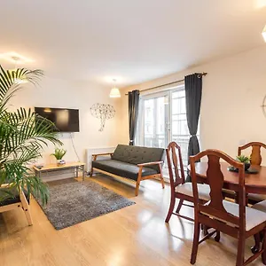 Apartment Elegant 2 Bedroom Centre - Free Parking - Private Balcony, Edinburgh