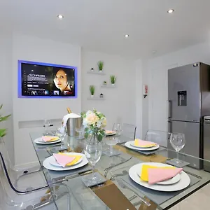 Apartment Spacious 4br Centre W/ Free Parking, Edinburgh