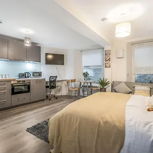 Apartment Spacious & Cosy Studio Flat In The Heart Of Centre, Edinburgh