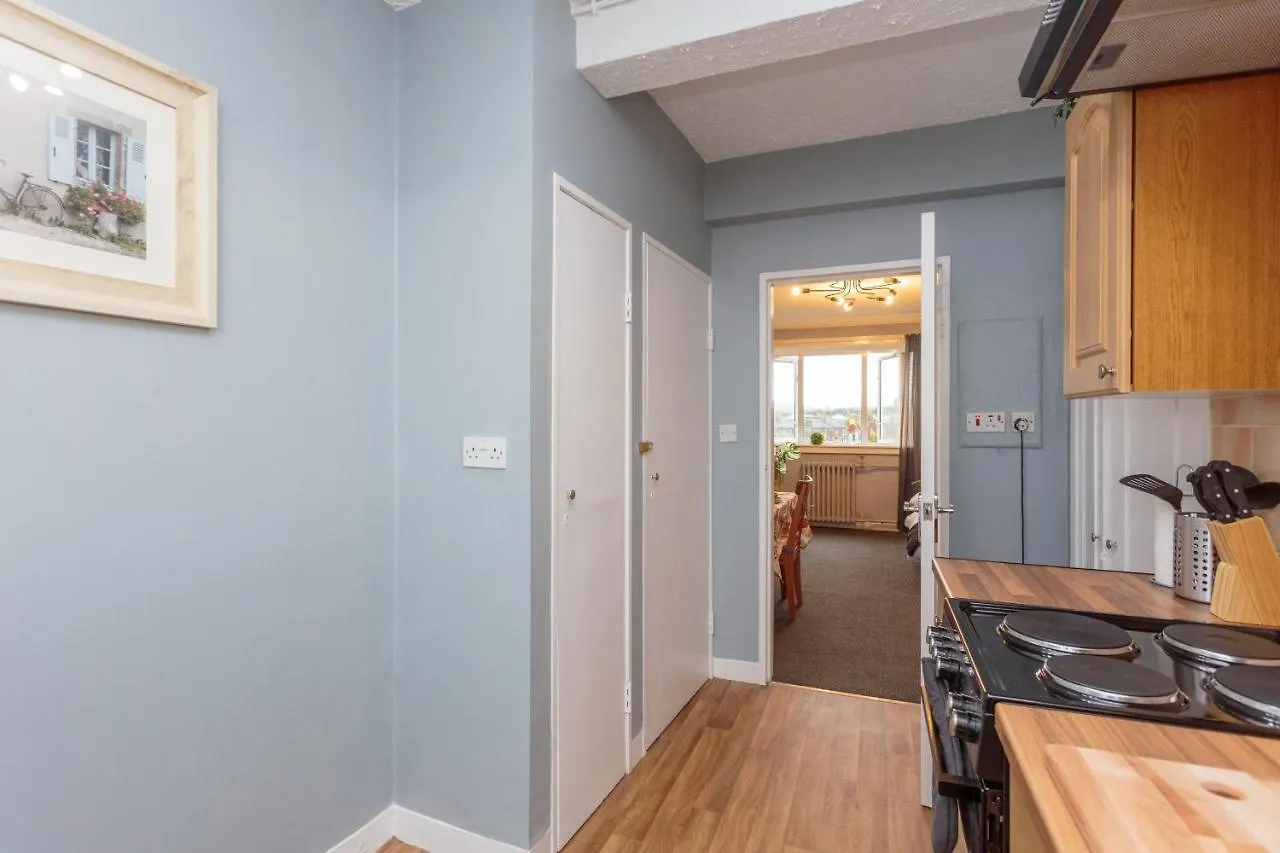 Spacious 3Db -15 Minutes From City Centre 에든버러 아파트